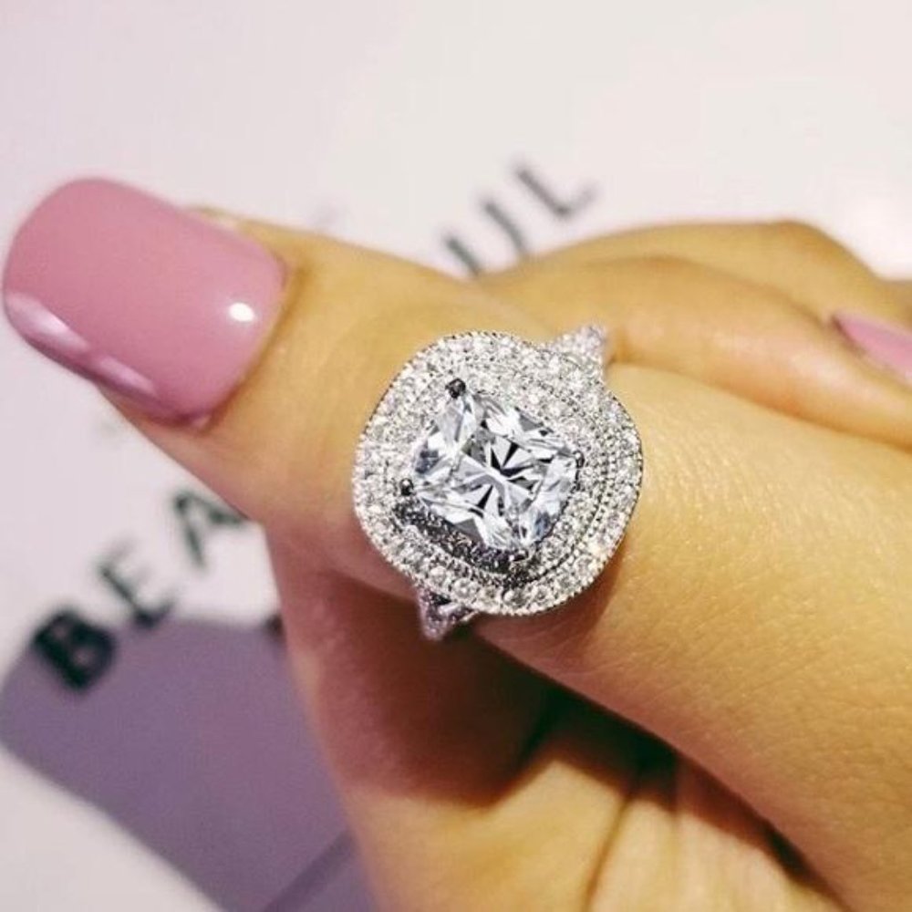 NEW 18k White Gold Diamond Halo Wedding Ring